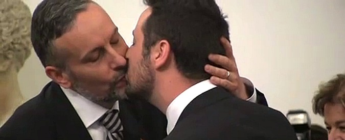 Bacio_gay_unioni_civili_675